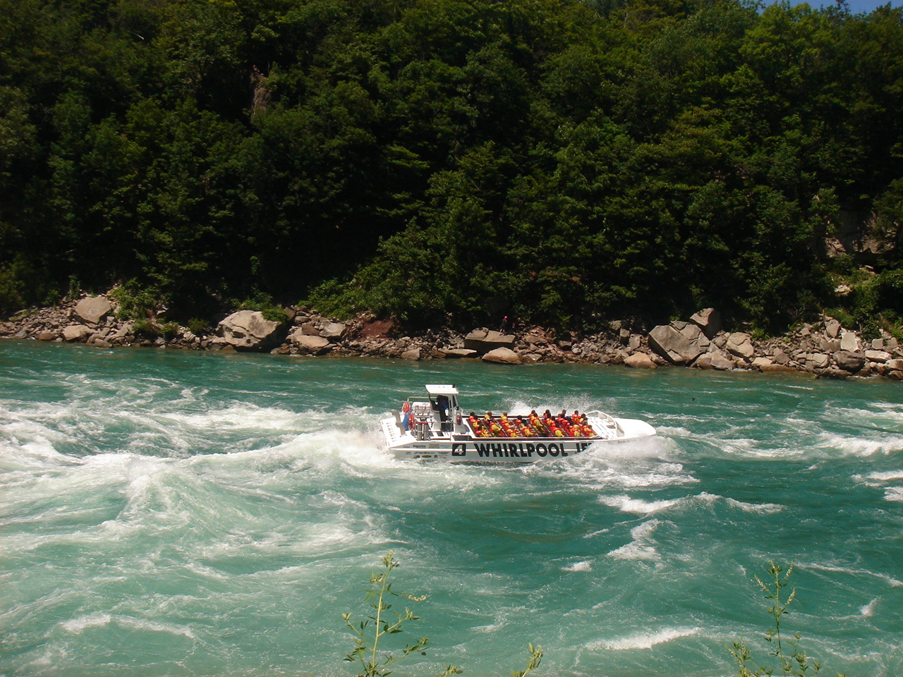 hydroboats doing the whirlpool